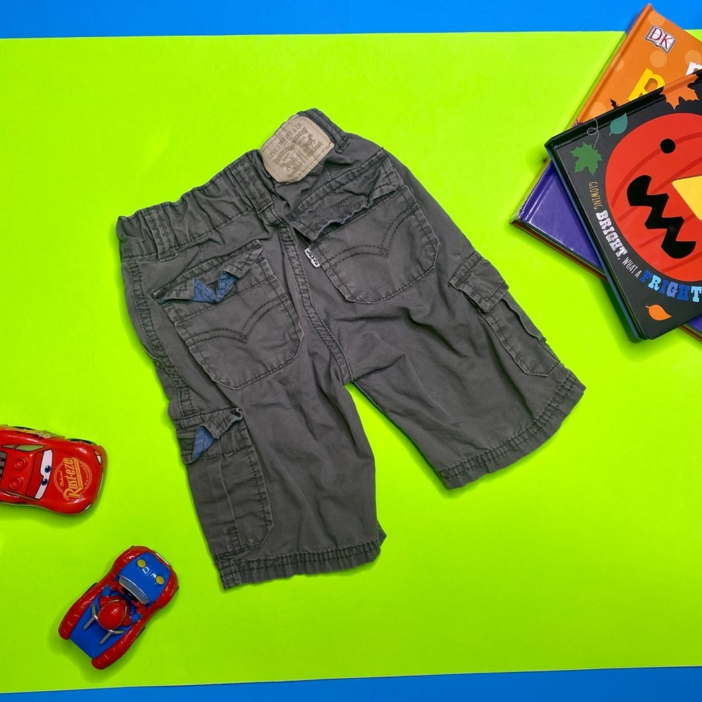 Levi’s Cargo Shorts 🩳